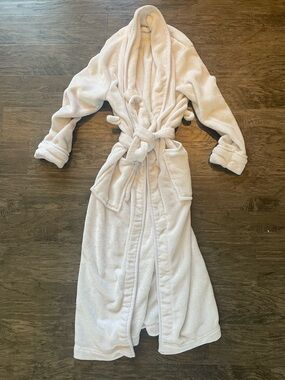 Plush White Fuzzy Bath Robe One Size Fits All